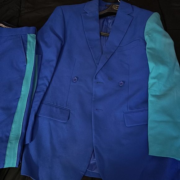 Custom Suit - Picture 2 of 4